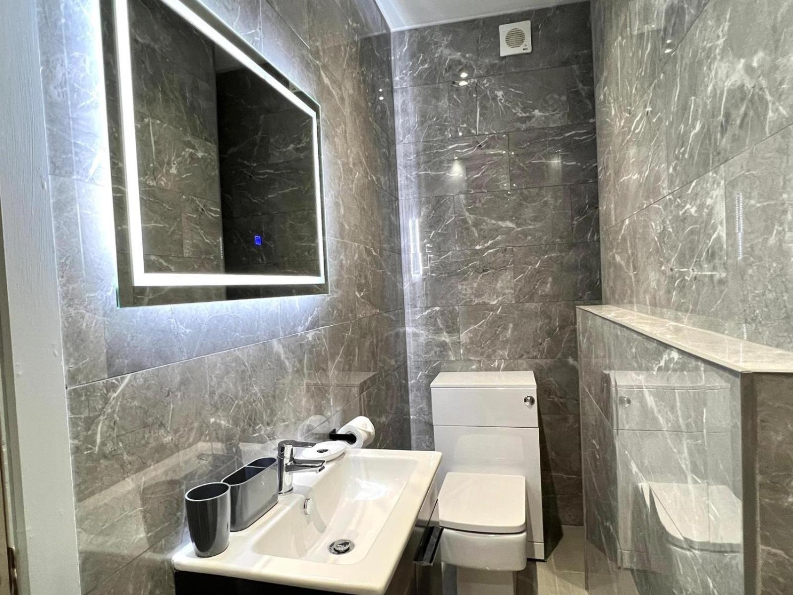 Whiskawaystays - Foregate Street - Apartment 3 Worcester Exteriör bild
